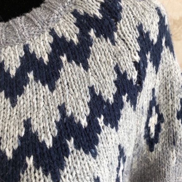 BNWT Wind River sweater - Picture 2 of 9
